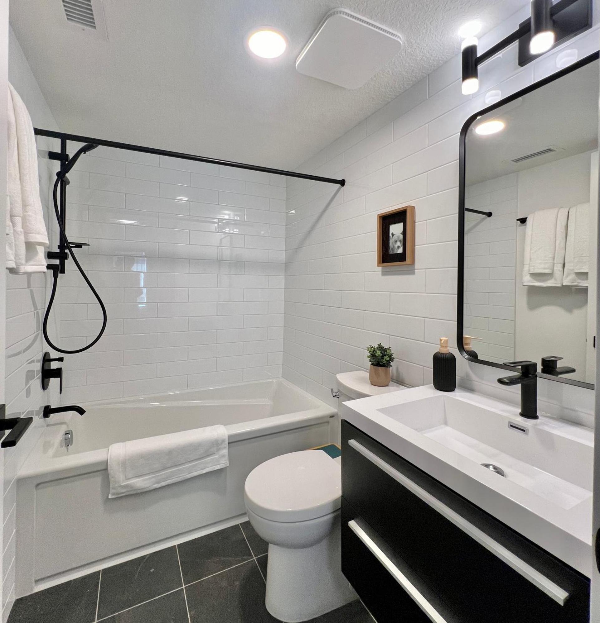 Apartament Special! New Downtown Mtn View Free Parking 2B&2B Canmore Zewnętrze zdjęcie