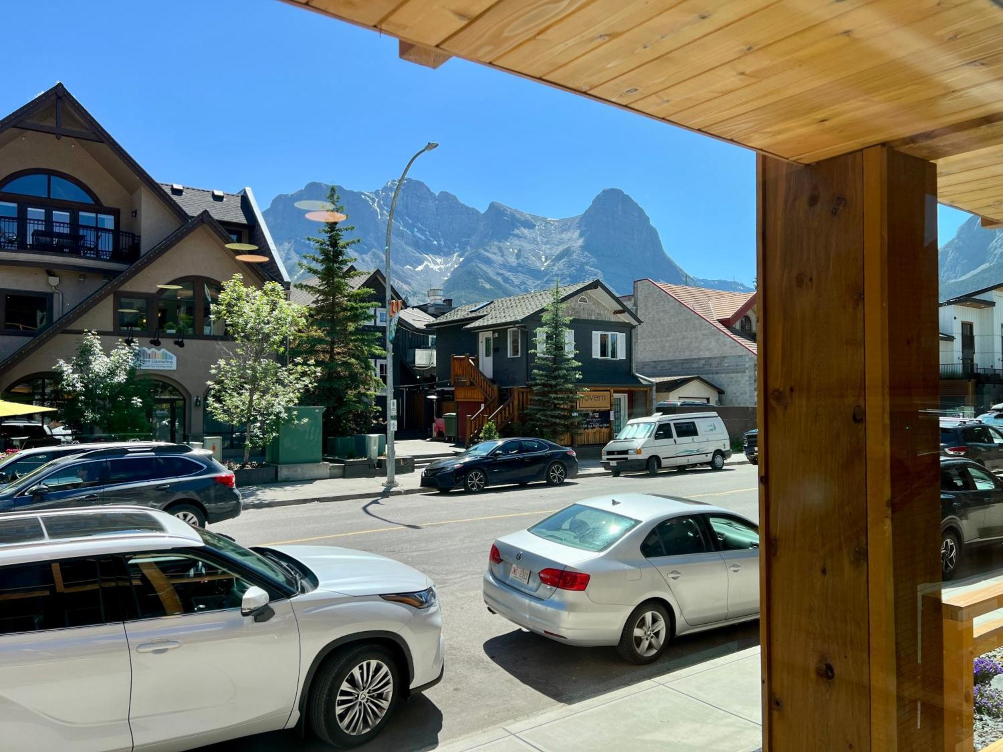 Apartament Special! New Downtown Mtn View Free Parking 2B&2B Canmore Zewnętrze zdjęcie