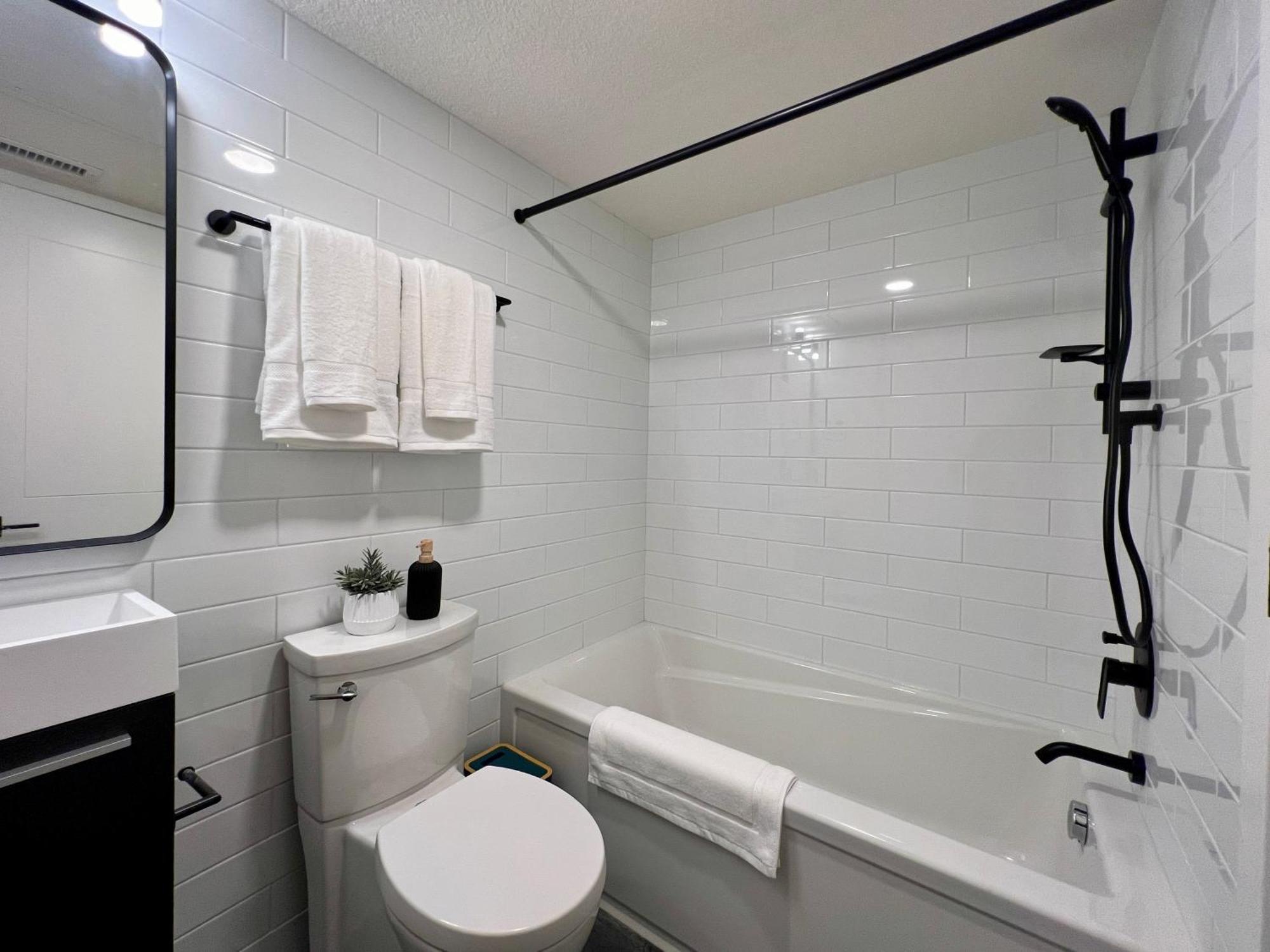 Apartament Special! New Downtown Mtn View Free Parking 2B&2B Canmore Zewnętrze zdjęcie